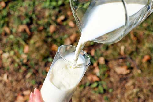 pouring_milk